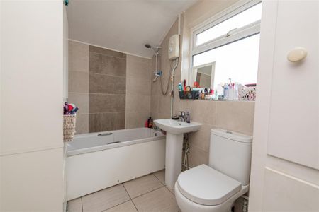 2 bed House - Terraced To Let - Photo 2