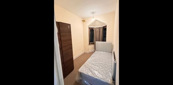 Room in a Shared House, Thornton Road, IG1 - Photo 2