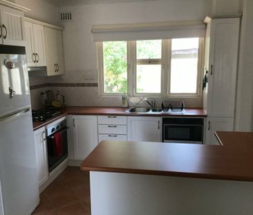 3 BEDROOM, 1 BATHROOM WITH LARGE YARD - Photo 3
