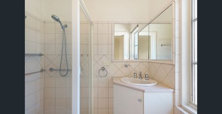 Three bedroom two bathroom home in wanted locale - Photo 5