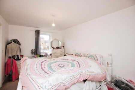 4 bedroom terraced house to rent - Photo 5