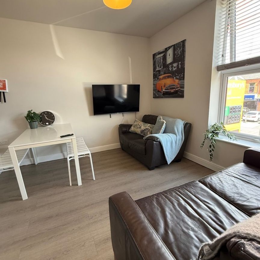5 bed Flat for Rent - Photo 1