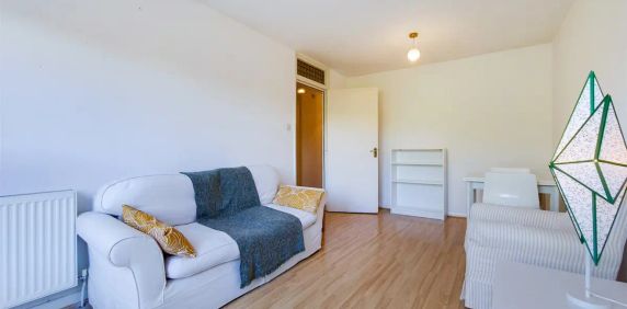 1 bedroom flat in Highbury - Photo 2