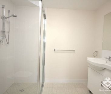 Modern & Spacious Two-Bedroom Apartment in Mount Gravatt East - Photo 4