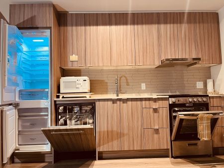 For Lease - 4130 Parkside Village Drive Unit# 1709, Mississauga, Ontario - Photo 5