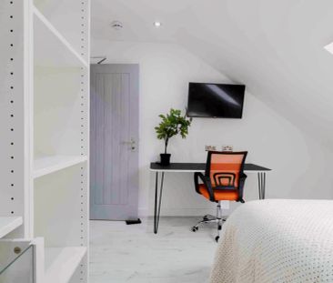 1 Beds 4 Baths - Photo 2