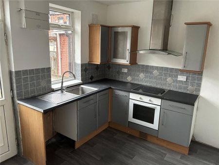 2 bedroom end of terrace house to rent - Photo 4