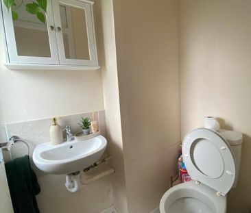 Room in a Shared Flat, Badric Court, SW11 - Photo 2