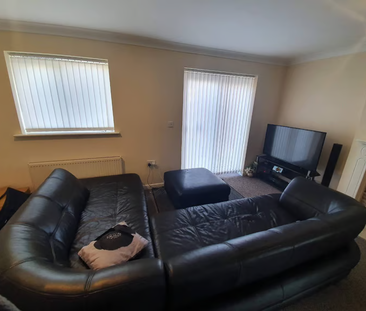 1 bedroom in a house share to rent - Photo 2