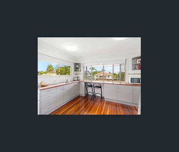 Light-Filled Family Home in Mansfield School Catchment - Photo 6