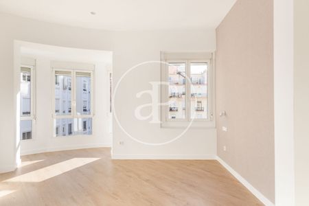 Flat for rent with views in Gran Vía (Valencia) - Photo 2