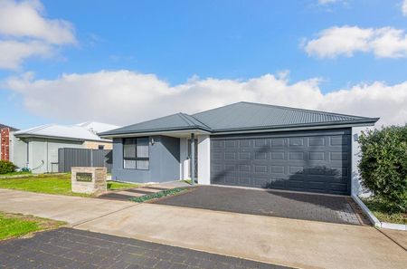 34 Parkhurst Avenue, Hilbert WA 6112 - House For Rent | Domain - Photo 2
