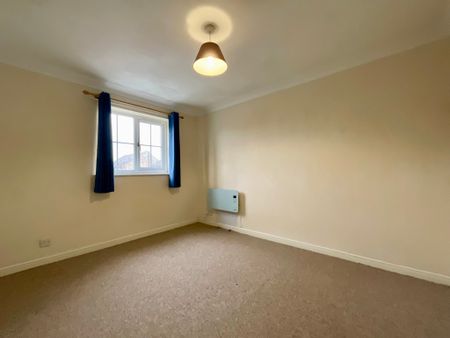 2 bedroom Semi-Detached House to let - Photo 4