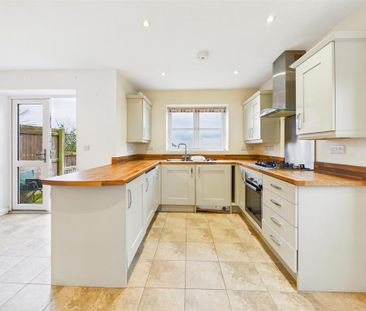 3 bedroom end of terrace house to rent - Photo 3