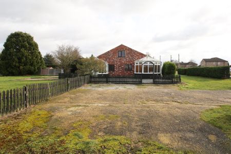 Ticky Cottage New York Road, Lincoln, Lincolnsire, LN4 4UR - Photo 2