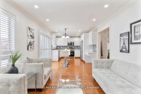 Detached Home For Lease | W9245835 - Photo 2