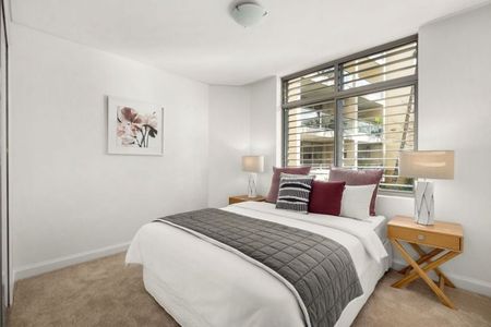 Bright and Spacious Three-Bedroom Apartment with Two Car Spaces – Gateway - Photo 5