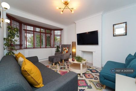 Brampton Gardens, Walton-On-Thames, Hersham - Photo 2