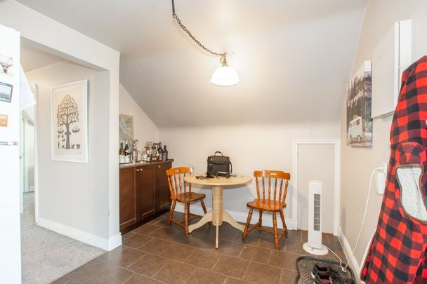 62 Garet St, St. Catharines - All Inclusive 1 Bed + Den Apartment - Photo 1