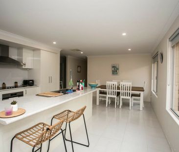 Modern 4x2 Family Home Opposite Duck Park � Comfort, Convenience & ... - Photo 3