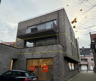 TE HUUR: Ruim twee-slaapkamerappartement in het centrum van Tielt. - Photo 5