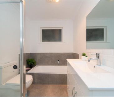 Tidy, Modern & warm home - Photo 1