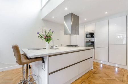 3 bedroom mews to rent - Photo 3