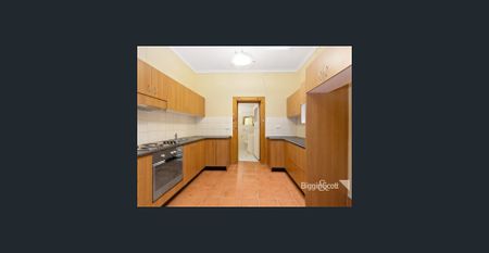 SPACIOUS 2 BEDROOMS + STUDIO - CITY LIVING IN THE HEART OF RICHMOND - Photo 3