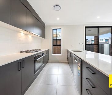 Sophisticated house, suitable for families, walking distance to School - Photo 4
