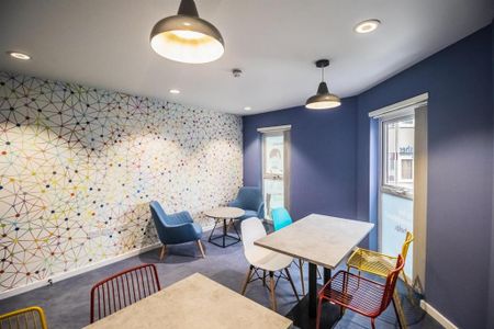 1 bedroom in a flat share to rent - Photo 3