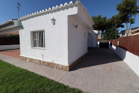 Luxury 4 room Detached House for rent in Rocafort, Valencia - Photo 2