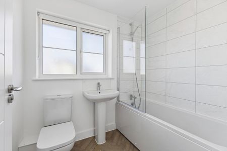3 bedroom semi-detached house to rent - Photo 5