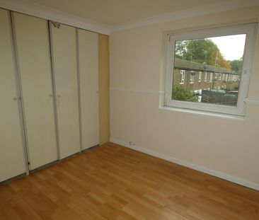 Terraced House to rent on - Photo 5