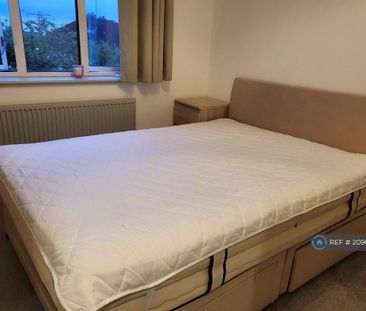 5 bedroom detached house to rent - Photo 2