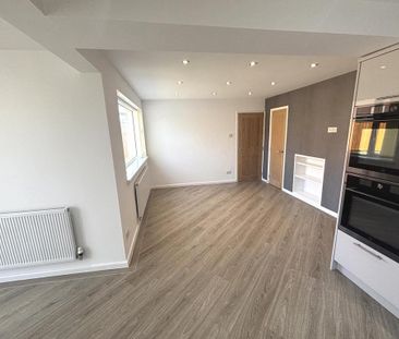 4 bedroom detached house to rent - Photo 5