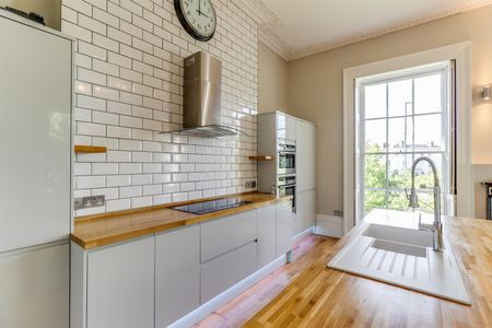 A 2 Bedroom Flat in Montpellier GL50 2QG - Photo 4