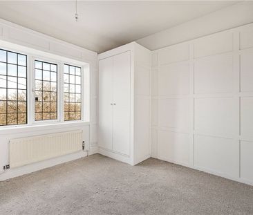 A 6 bedroom, detached house, with an annexe - Photo 2