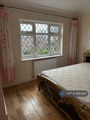 1 bedroom in a house share to rent - Photo 1