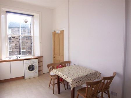 3 bedroom flat to rent - Photo 2