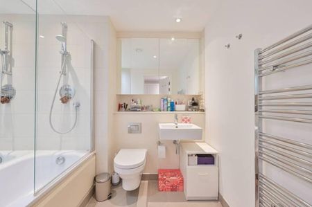 The Landmark East Tower, 24 Marsh Wall, Canary Wharf, London, E14 - Photo 3