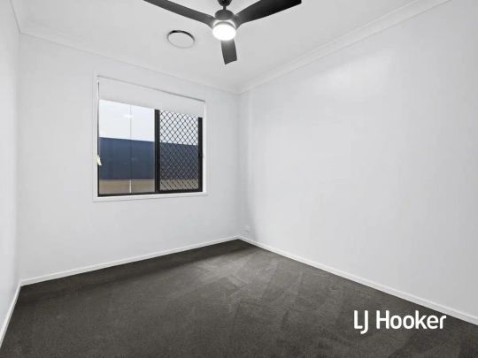 “Elegant Designer Home in a Peaceful Pallara Pocket!” - Photo 1
