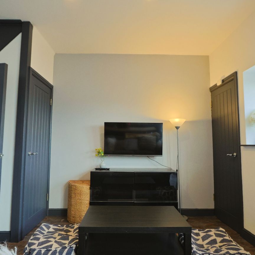 6 Bedroom Home – Medium Let - Photo 1