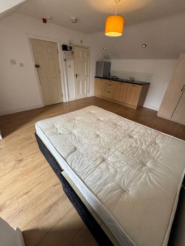 Studio to rent - Photo 3