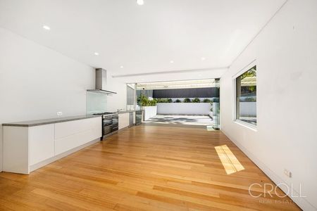 Architecturally Designed Four-Bedroom Terrace - Photo 2