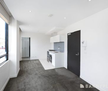 Contemporary Comfort Meets Inner-City Convenience. - Photo 3