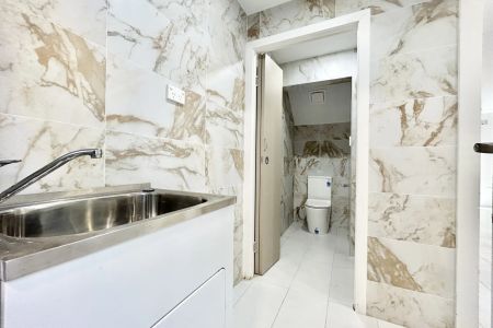 Townhouse-style Apartment with split level. - Photo 4