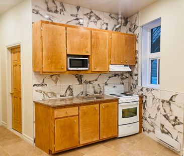 2010 Rue Chomedey, Montréal (Ville-Marie), QC H3H - Photo 2