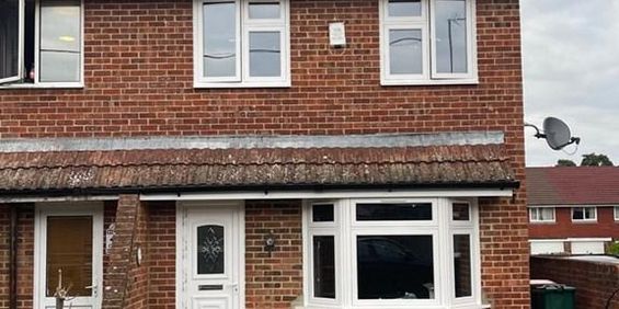 3 bedroom semi-detached house to rent - Photo 3