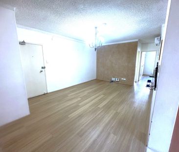 Neat and tidy 2-bedroom unit with air-conditioning - Photo 1