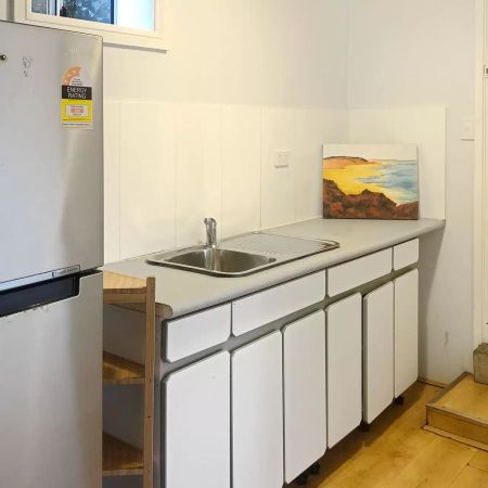 Two bedroom home in convenient location - Photo 3
